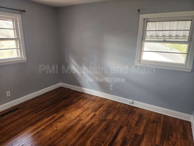 Building Photo - 16 Belvedere Rd