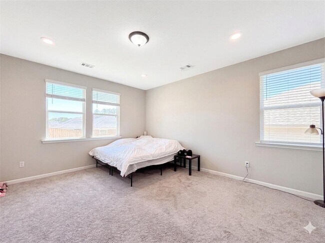 Building Photo - 154 Westover St