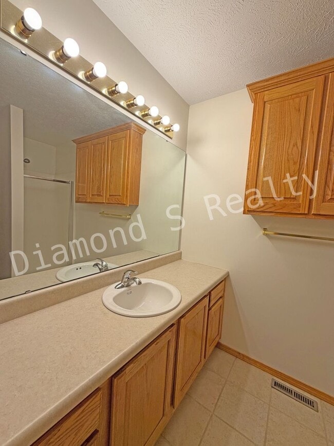 Building Photo - Beautiful 3 Bedroom Home with Shop Located in Southwest Springfield