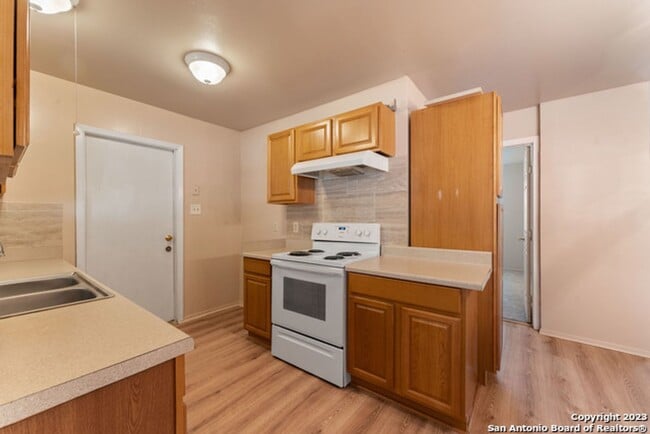 Building Photo - 626 Aviation Ave