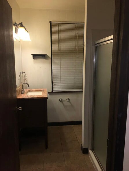 Bathroom - 901 Chartiers Ave