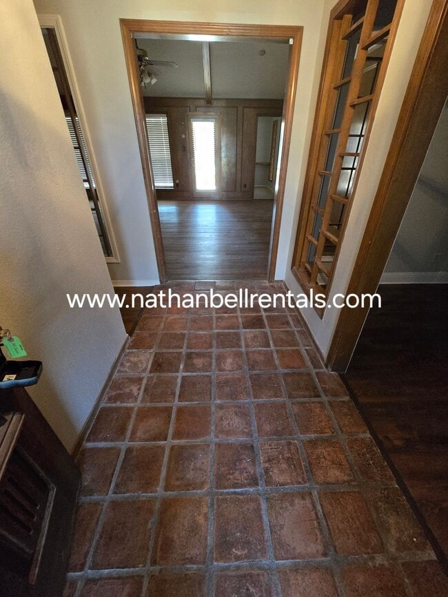 Building Photo - 3 bedroom 2 bath