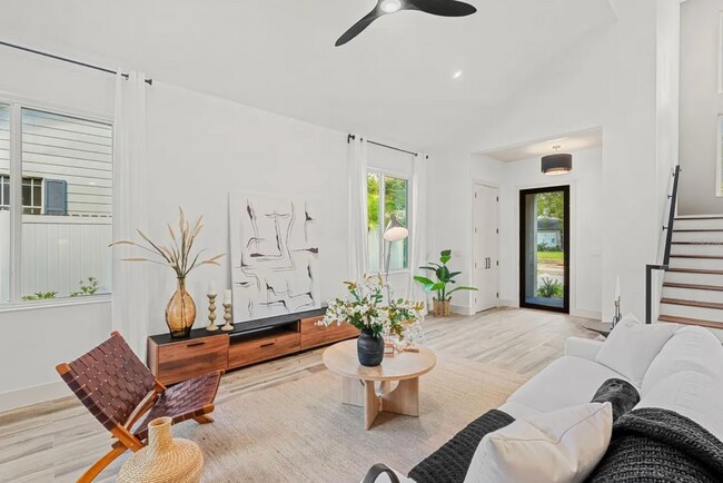 Building Photo - 726 Ellwood Ave