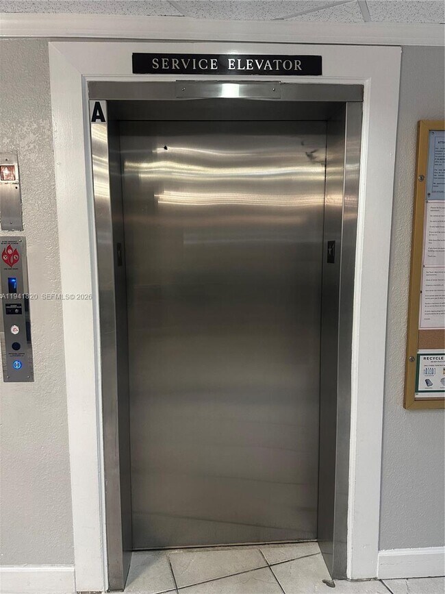 Building Photo - 1000 St Charles Pl