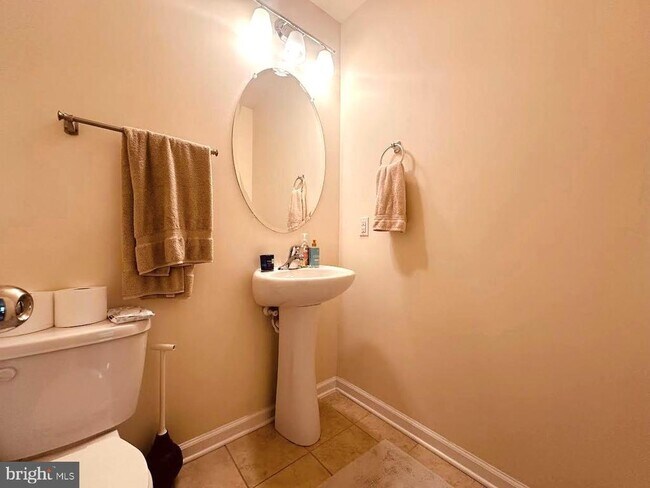 Building Photo - 1746 Beacon Ln