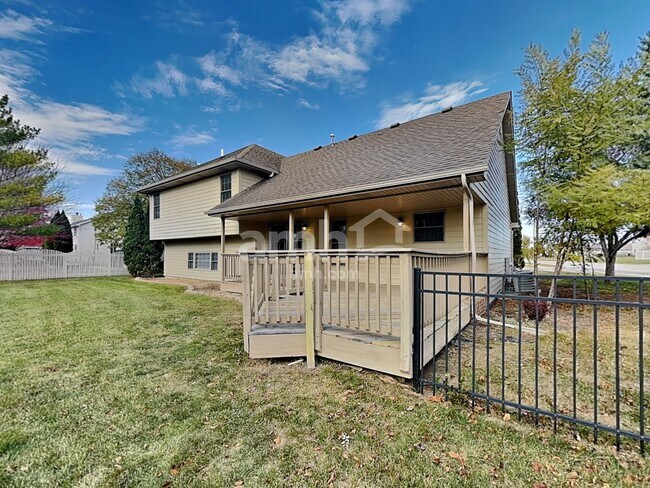 Building Photo - 2006 Oak Forest Dr