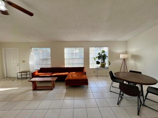 Building Photo - 7787 Ridgewood Dr