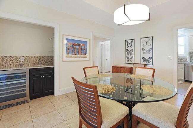Building Photo - Georgian-Style Townhome Located At Bishops Court at The Oaks Preserve!