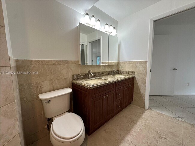 Building Photo - 2651 SE 19th Ct