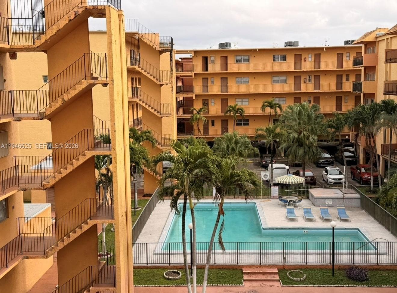 Building Photo - 1900 W 54th St