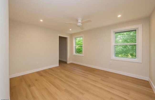 Building Photo - Large 4 Bedroom 2 Bath home in Linwood, NJ