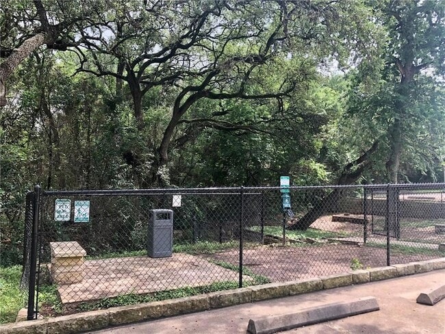 Building Photo - 3204 Menchaca Rd