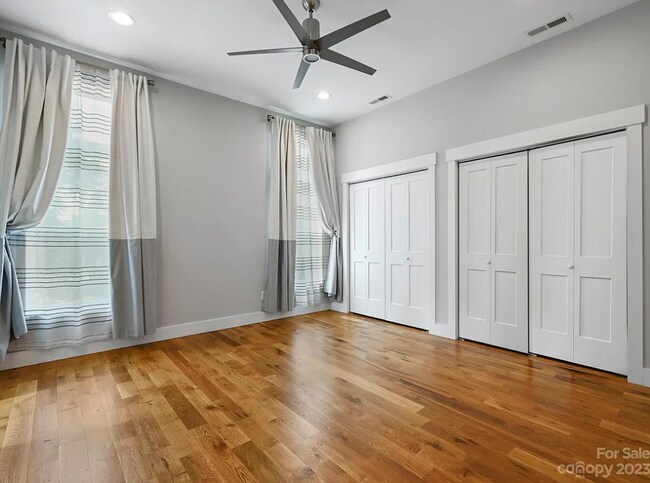 Building Photo - Lovely Asheville Rental!