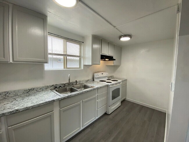 Building Photo - 452 Alder St