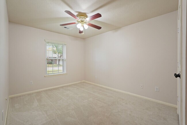 Building Photo - 18303 Heathridge Ln