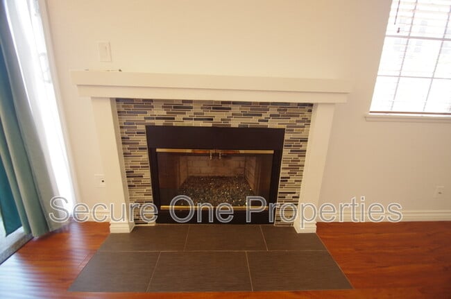 Building Photo - 235 Hill Ranch Dr
