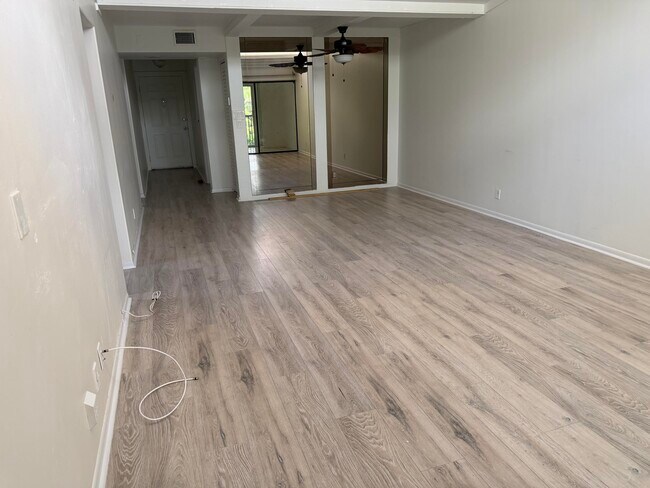 Building Photo - 8773 Shadow Wood Blvd