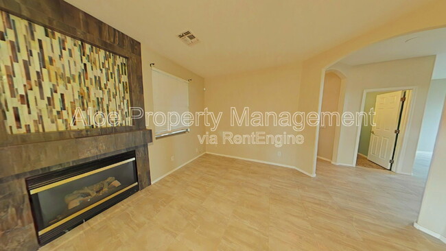 Building Photo - 491 W Ebony Way