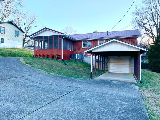 Building Photo - 321 Clearview Dr