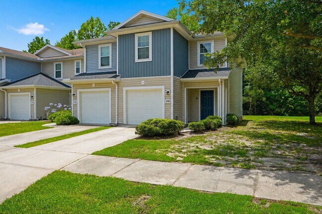 Building Photo - Beautiful TownHome