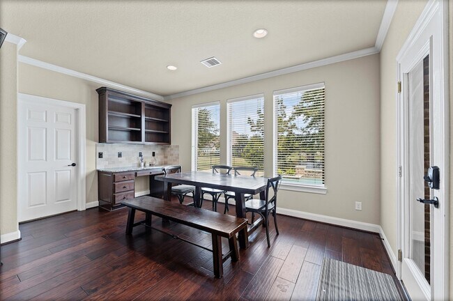 Building Photo - 10 Cayuga Pond Ct