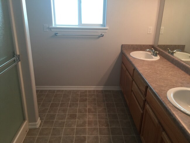 Building Photo - Nice home in newer neighborhood