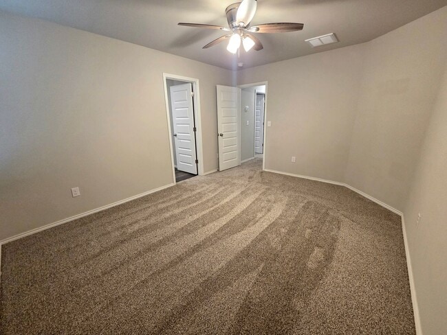 Building Photo - 9704 Saddle Dr