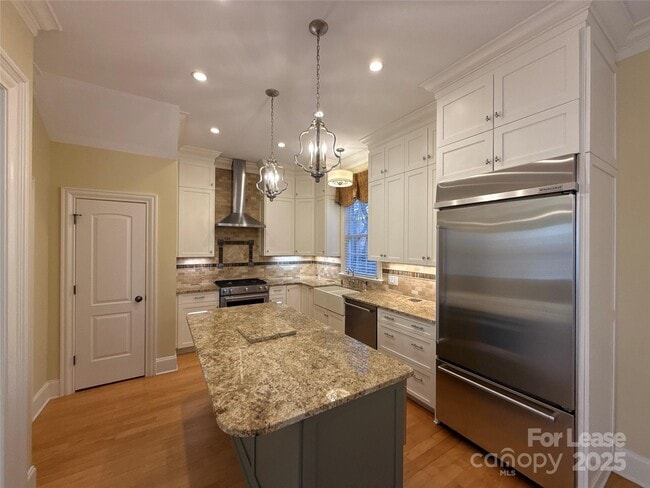 Building Photo - 1109 S Kings Dr