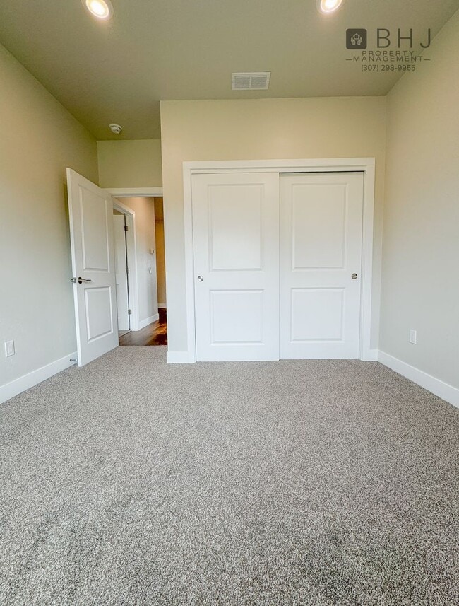 Building Photo - BRAND NEW! 2 BED/ 2BATH Dog Friendly Twin ...