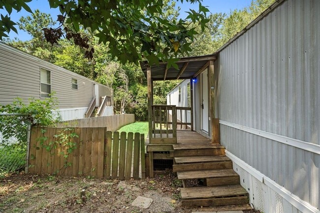 Building Photo - 14431 W Lee Shore Dr