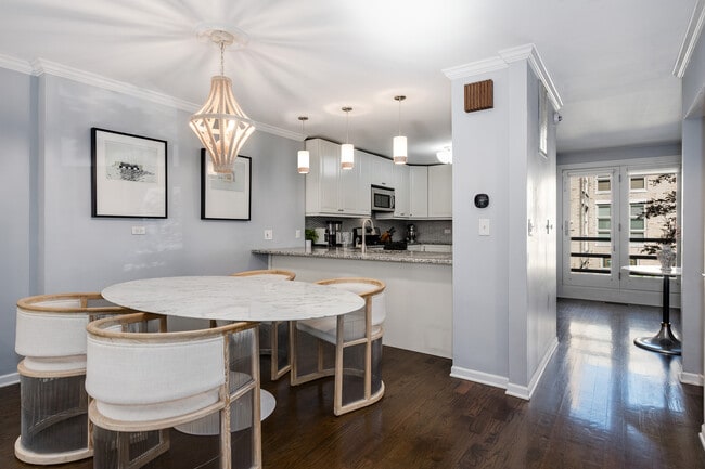 Building Photo - 2389 N Wayne Ave