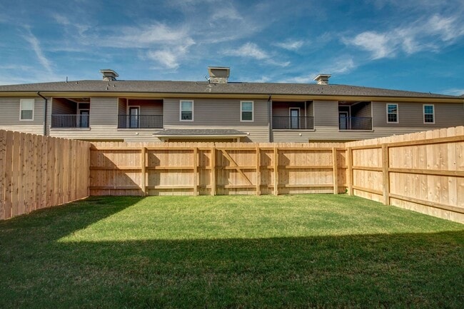 Building Photo - Avalible for August Pre-Lease! 4 Bed 4.5 Bath Townhome Next to Pool!