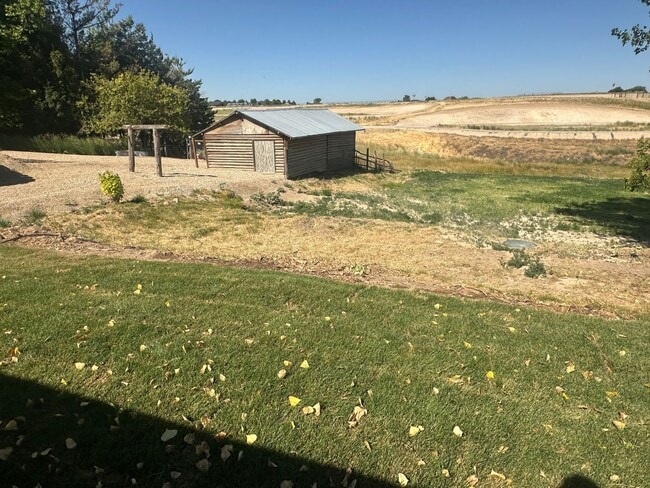 Building Photo - Style and Class....2 Bedroom, 1 bath , 1 C...