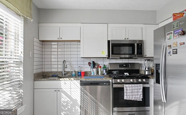 Building Photo - 6980 Roswell Rd