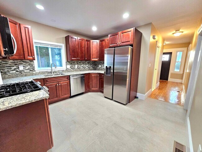 Building Photo - 10 Alton Rd