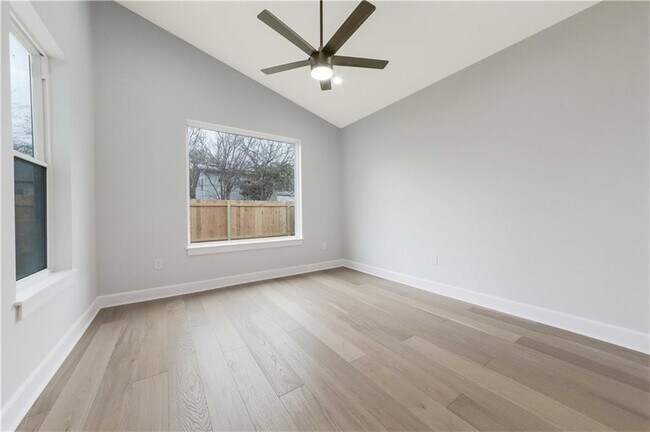 Building Photo - 1210 Brentwood St