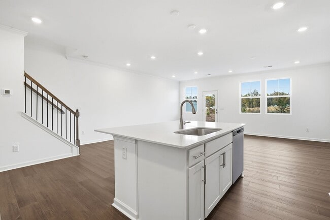 Building Photo - BEAUTIFUL AND READY FOR YOU- NICE TOWNHOME IN ANGIER, NC