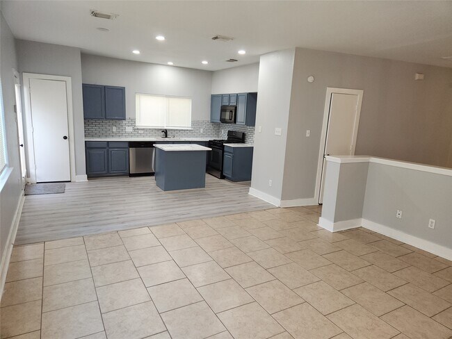 Building Photo - 20911 Walder Ct