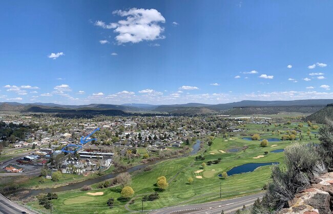 Building Photo - 885 NW 2nd St.