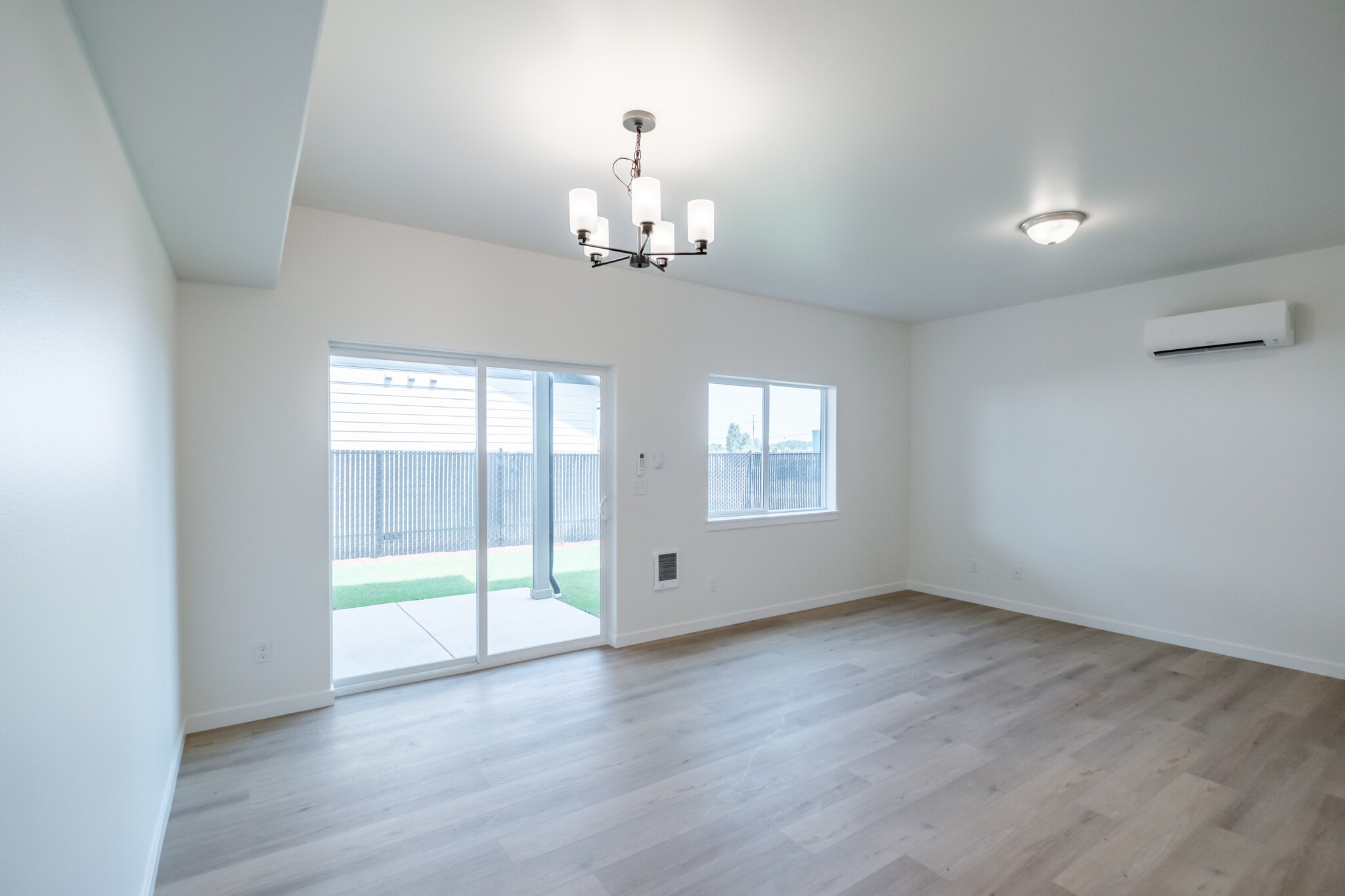 Building Photo - 400 Wagon Wheel Dr