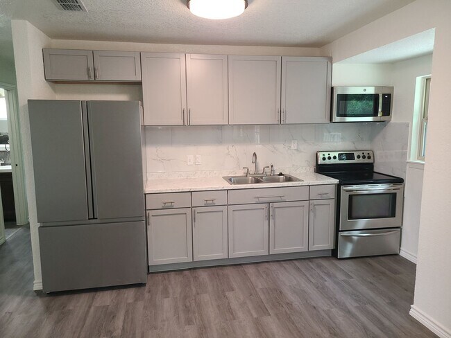 Building Photo - 4406 Desert View Dr