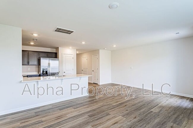 Building Photo - 766 Embark Cir