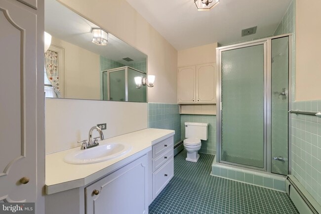 Building Photo - 226 E Caracas Ave