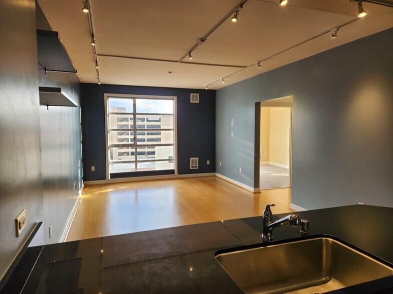 Building Photo - 585 9th St