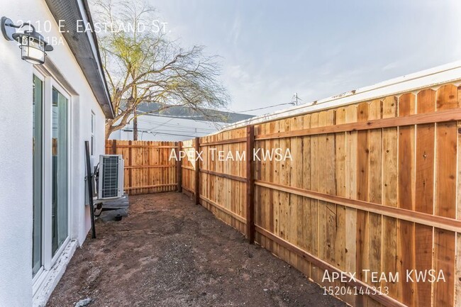 Building Photo - $825- Beautifully Remodeled 1 Bed | 1 Bath...