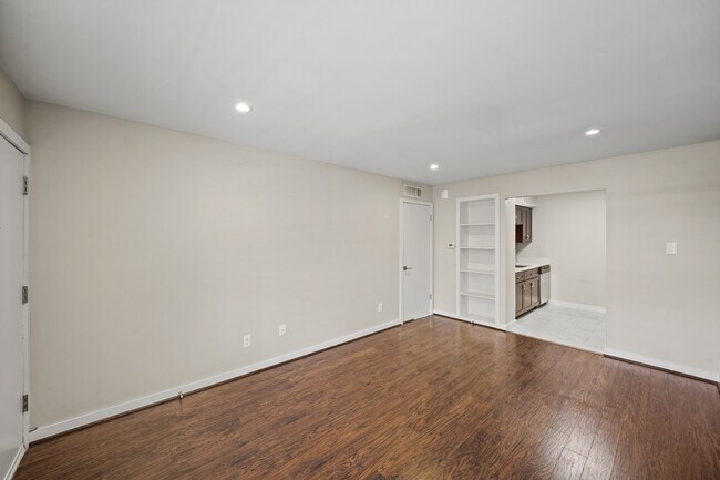 Building Photo - 845 Augusta Dr