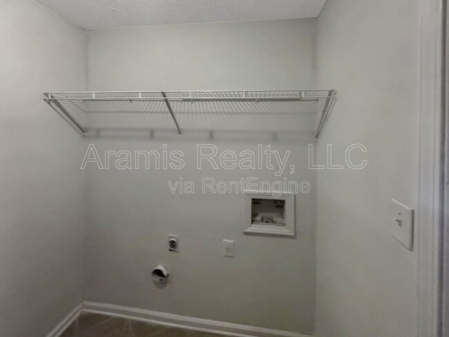 Building Photo - 5542 Pine Gate Dr