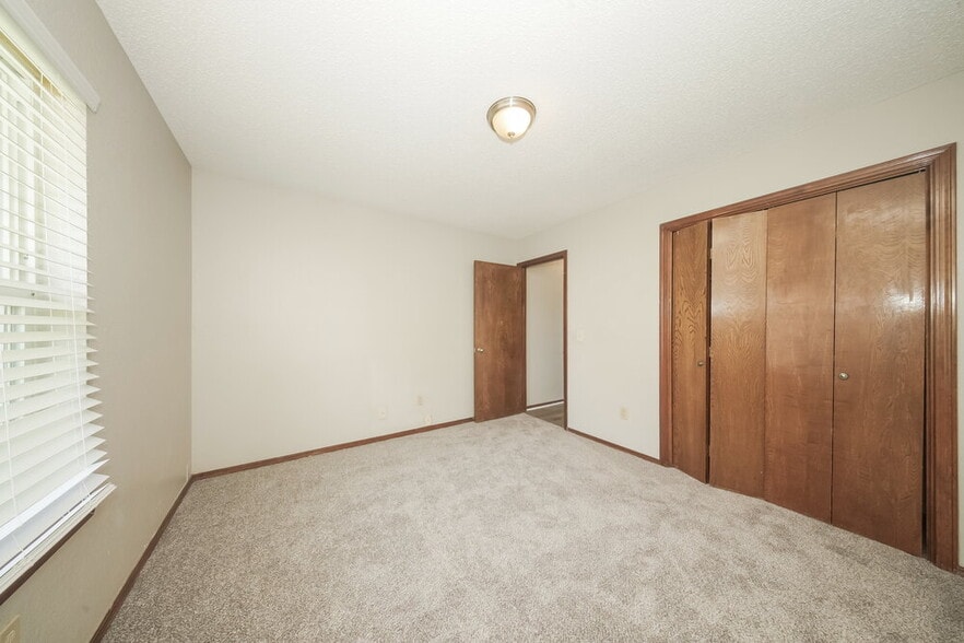Building Photo - 12913 S Drexel Ave