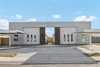 Building Photo - 13 Notre Dame Ave