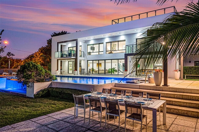 Building Photo - 1430 S Ocean Dr